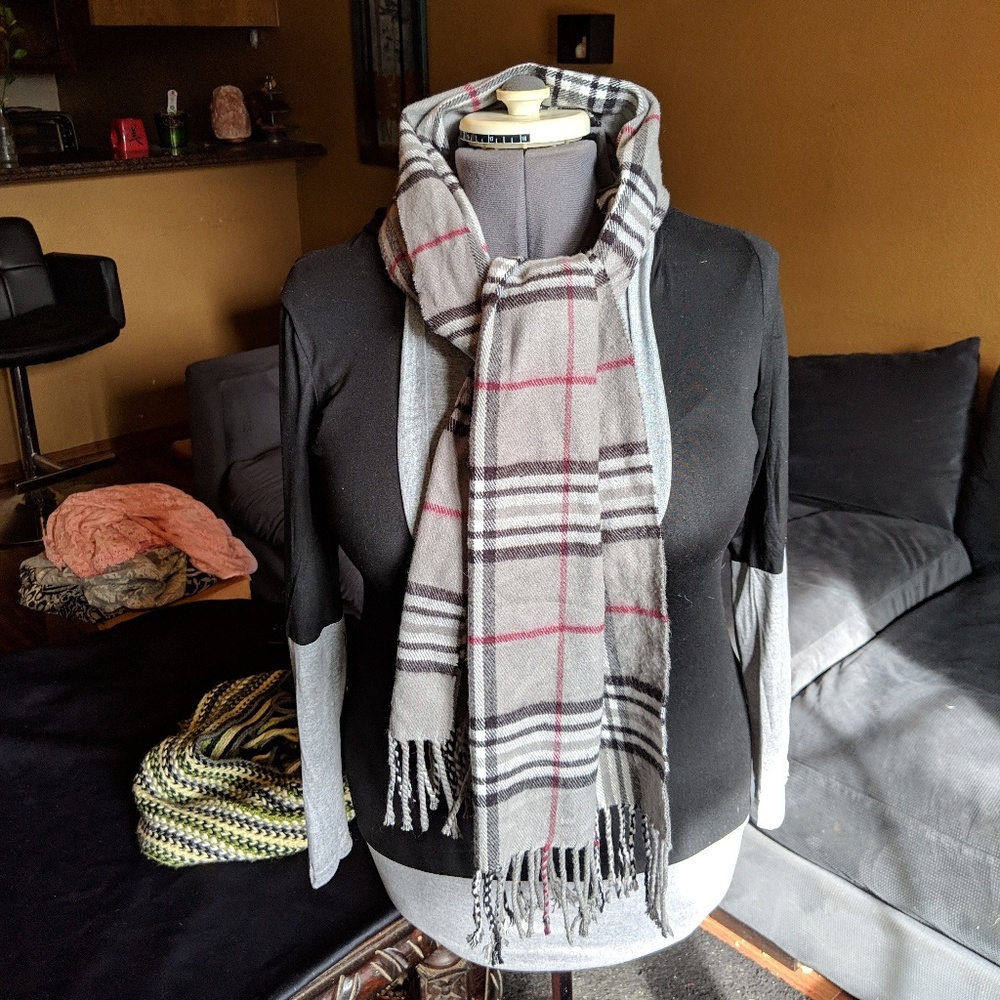 Grey Plaid Soft Scarf